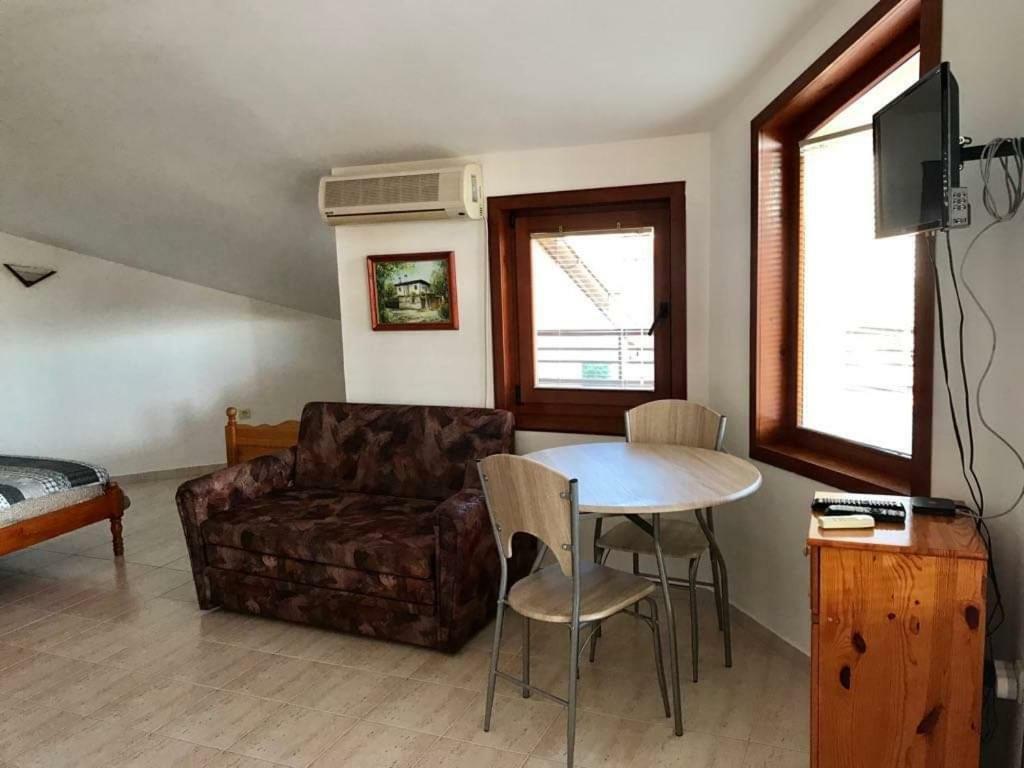Студиа Мансарда Ненови Pomorie Extérieur photo