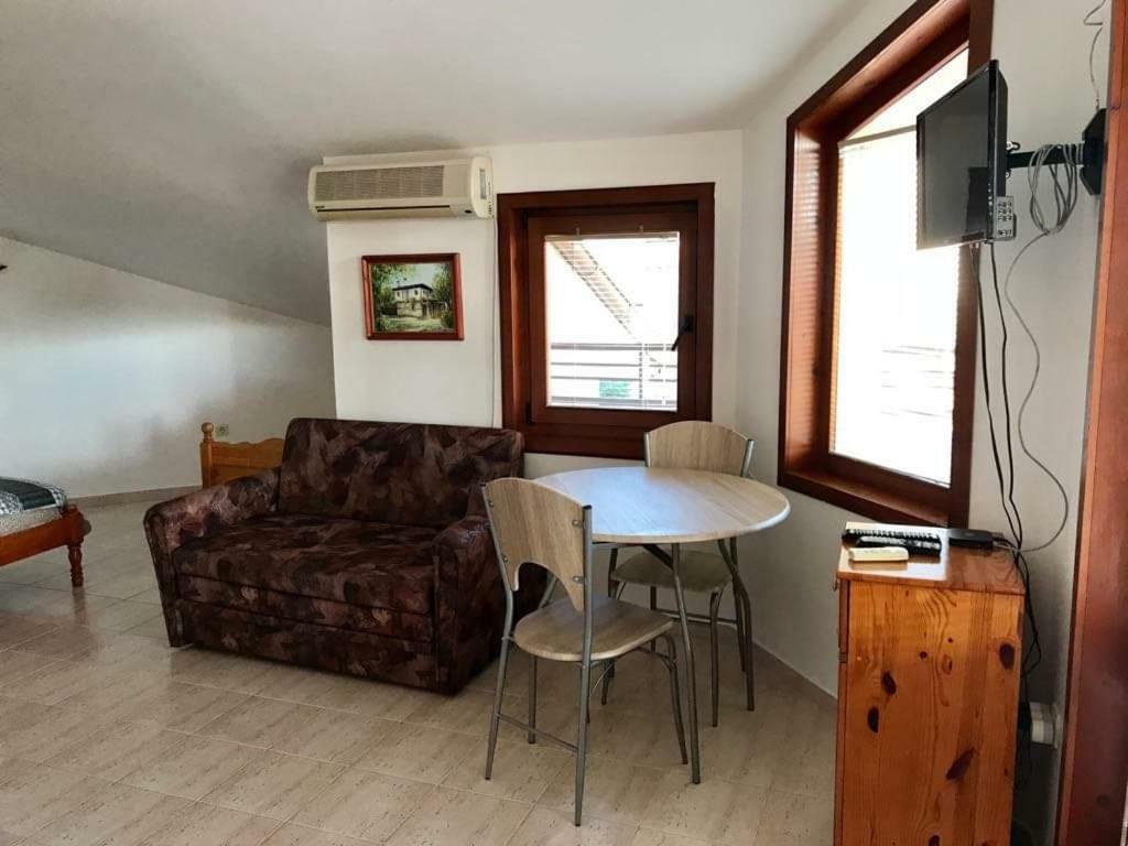 Студиа Мансарда Ненови Pomorie Extérieur photo